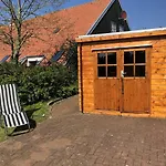 Semesterbostad Inselrosen *